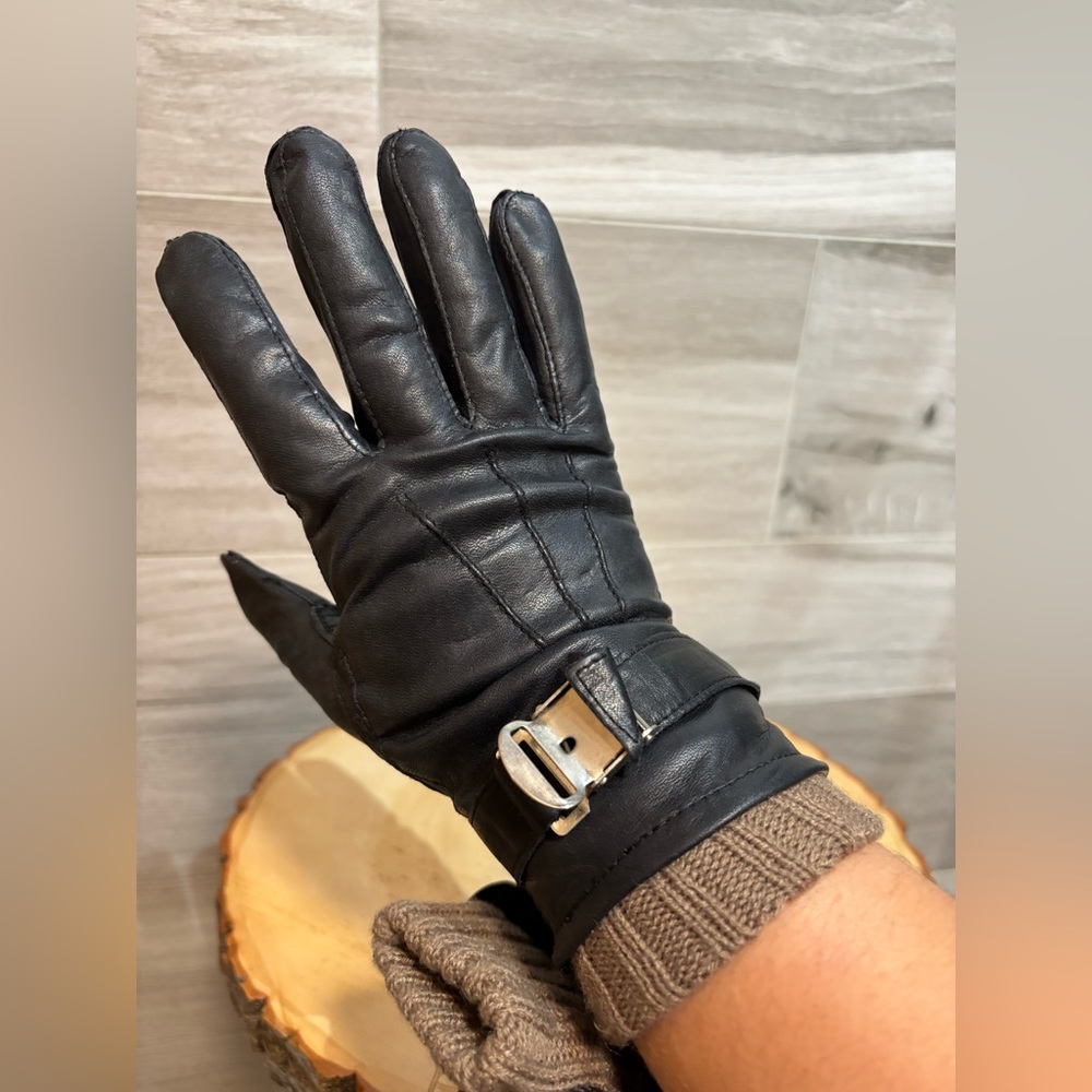 3/30$ vintage Soft black leather ladies gloves - interior lining